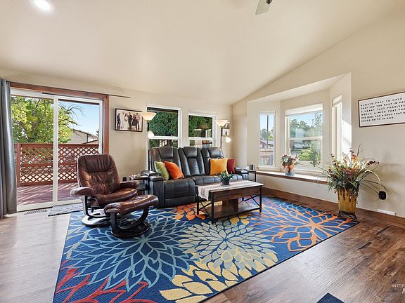 4th image of 21270 Whittier Dr
