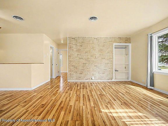 4th image of 758 School St