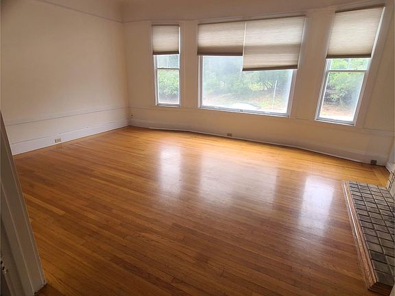 3rd image of 1639 Lincoln Way