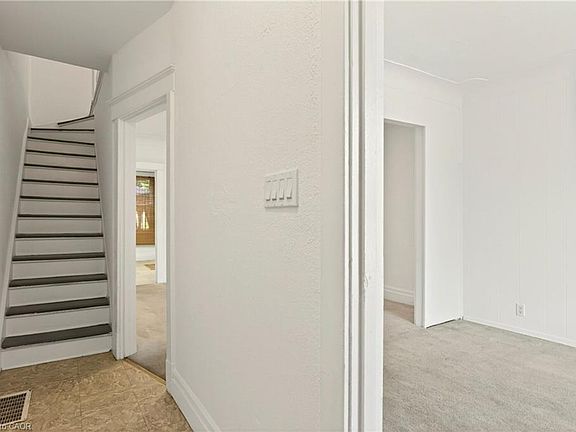 4th image of 34 Edward St