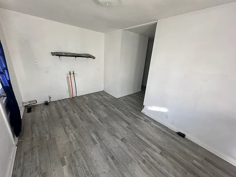 325 E 4th St W — Photo 8