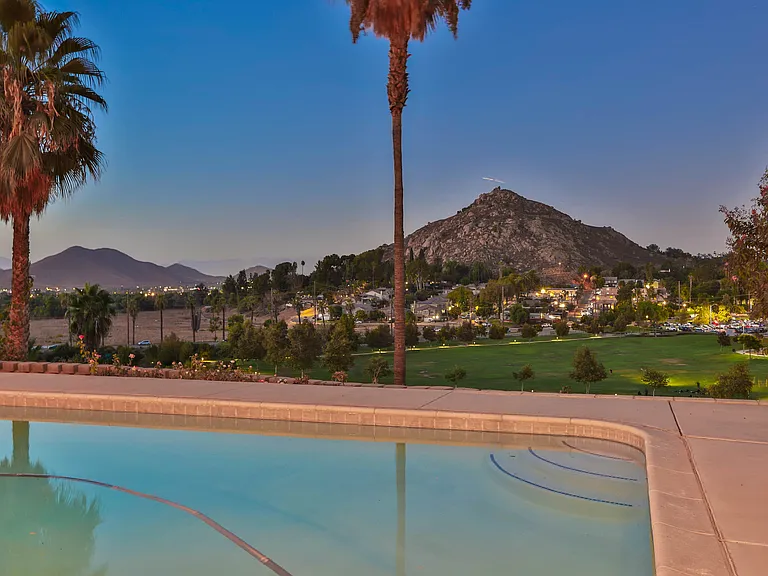 4835 Cliffside Dr — Photo 62