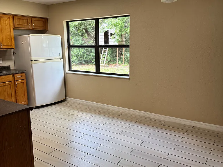 1802 Selleen Dr — Photo 4