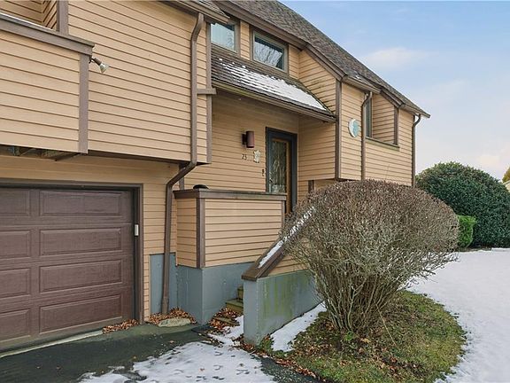 3rd image of 23 Indian Hill Cir