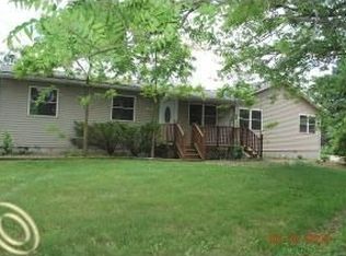 2828 Smith Rd, Fowlerville, MI 48836