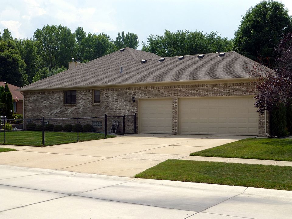 1st image of 35416 Saint Clair Dr