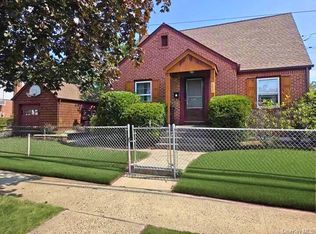 853 Arthur St, West Hempstead, NY 11552