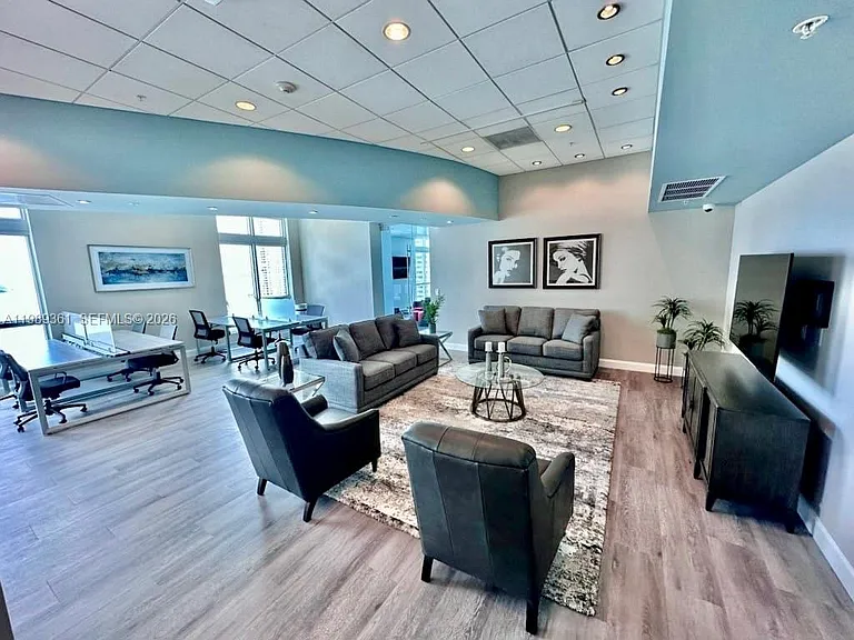 300 S Biscayne Blvd #L-410 — Photo 38