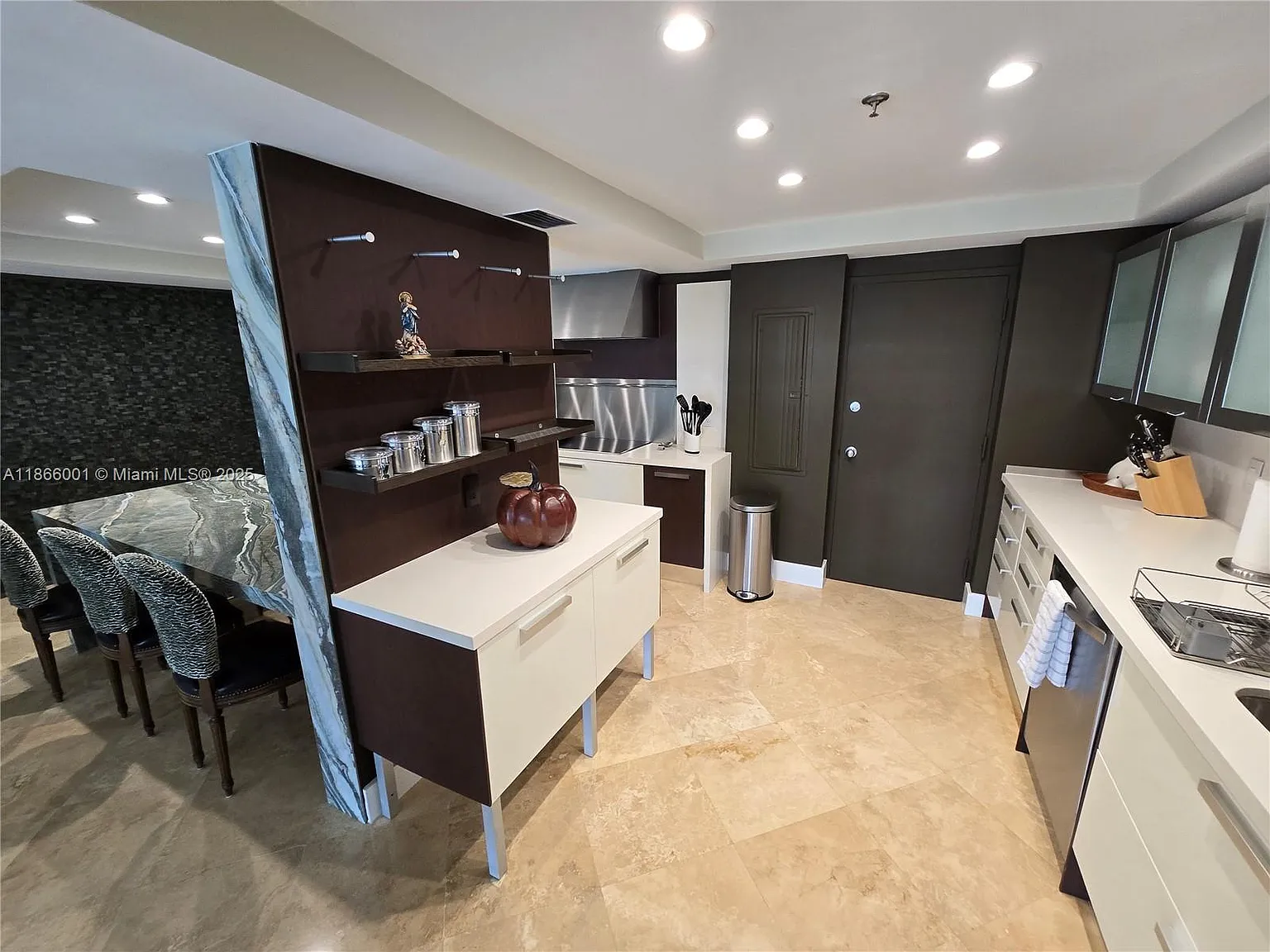 Jockey Club Iii Condo — Photo 4