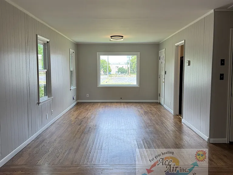 4736 E 5th Pl — Photo 3