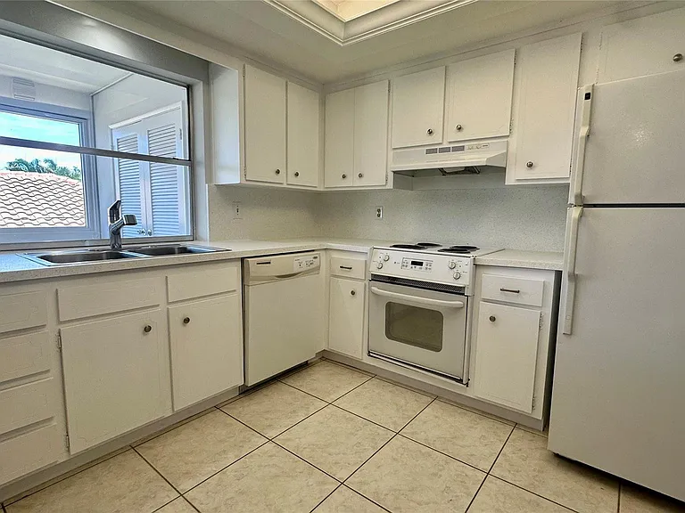 1900 NE 29th St #2C — Photo 2