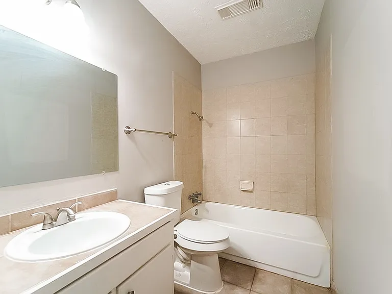1083941_023_main_bathroom_13480830.jpg