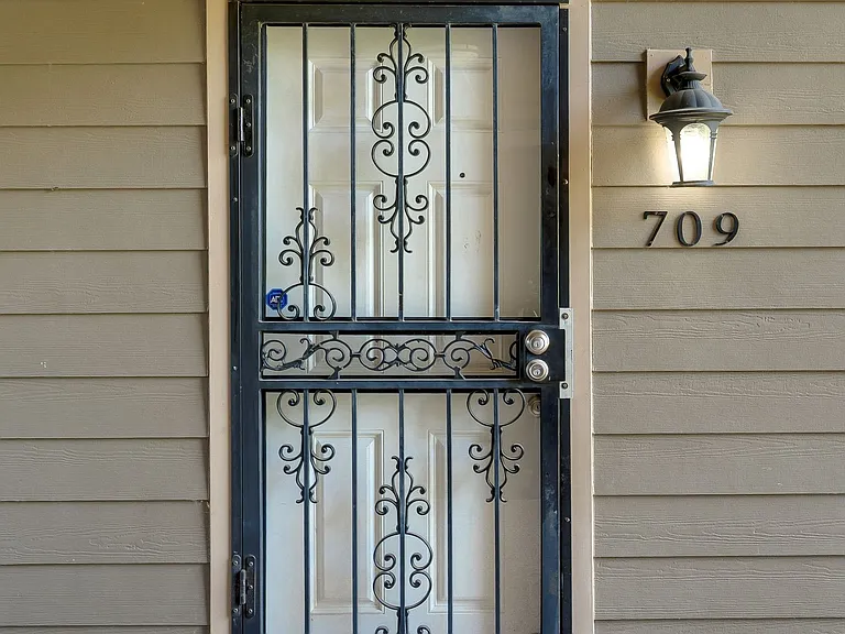 709 Ashlawn Pl — Photo 7