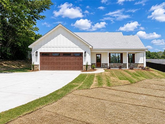 2nd image of 464 Lee Road 443