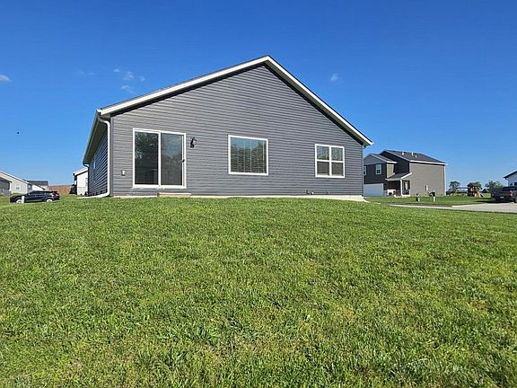 4th image of 569 S Abigail Avenue