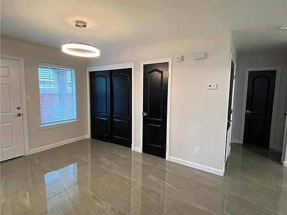 4th image of 2407 Ivy Ave #1