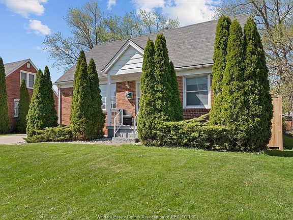 3rd image of 341 Lauzon Rd