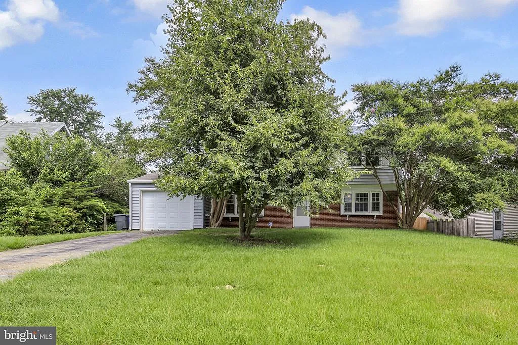 4 bed, 2.5 bath, 1872 sqft, $3,200 — Photo 2