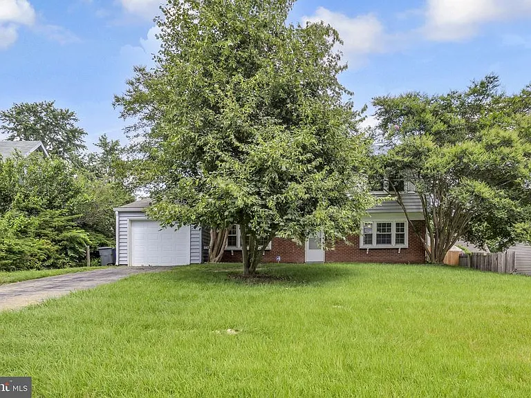 2807 Folsom Ln — Photo 2