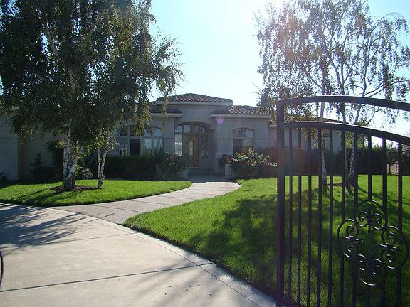 2nd image of 1460 Arlington Ct
