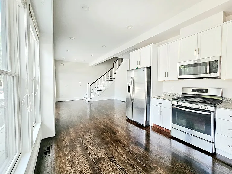 2044 Beacon St #9 — Photo 5