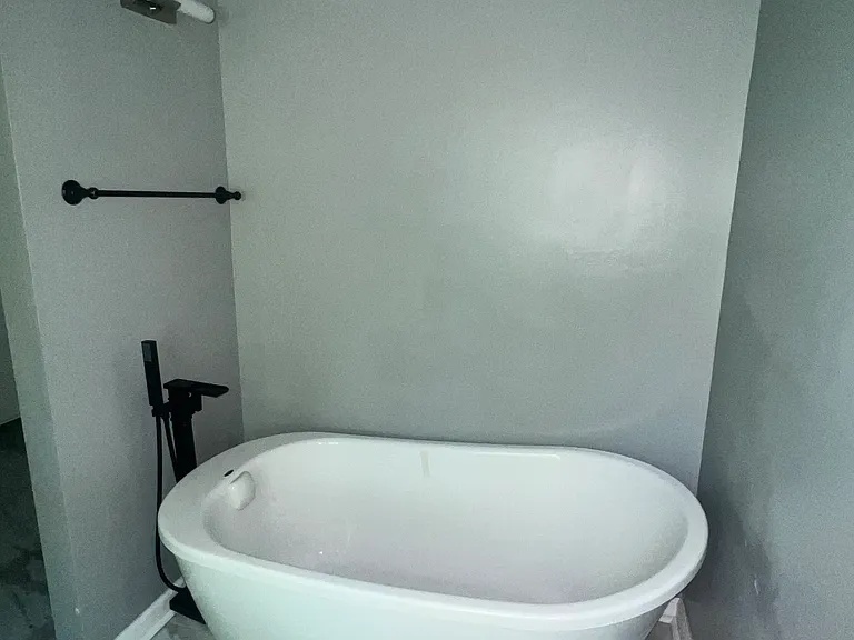 2204 Superior Ave — Photo 5