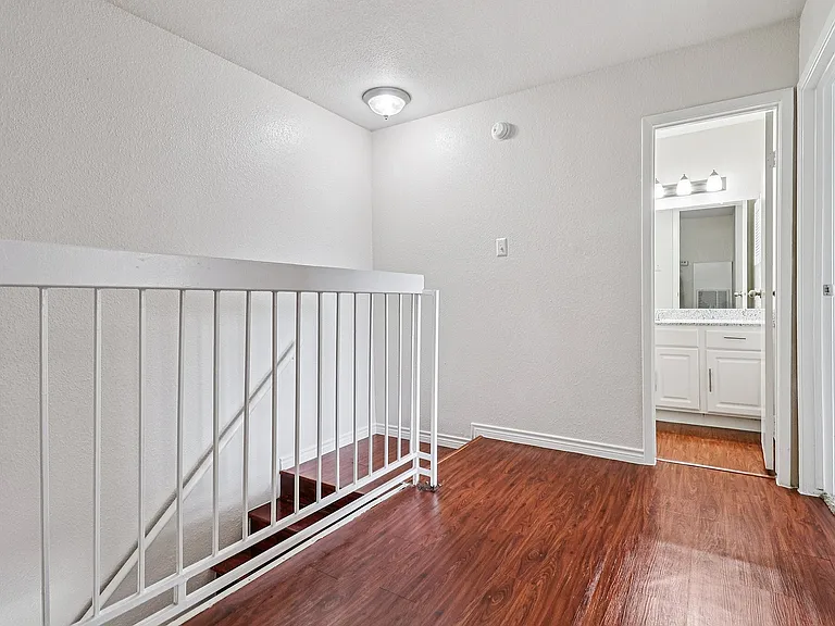C1C Townhome Upstairs Landing