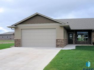 415 E Meadows Cir, Lennox, SD 57039