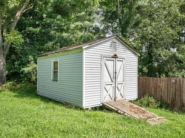 385 Warren St — Photo 19