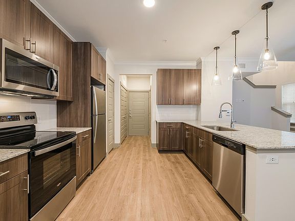 3rd image of 1744 Lookout Dr #15101