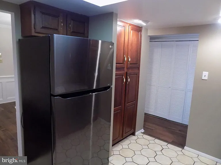 702 Towne Center Dr — Photo 14