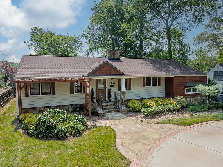 3147 Windsor Dr — Photo 1