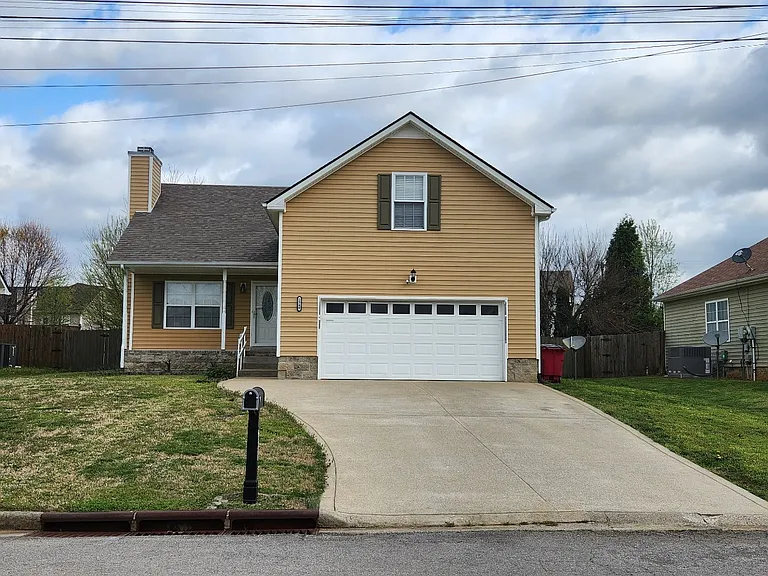 1340 Loren Cir — Photo 1