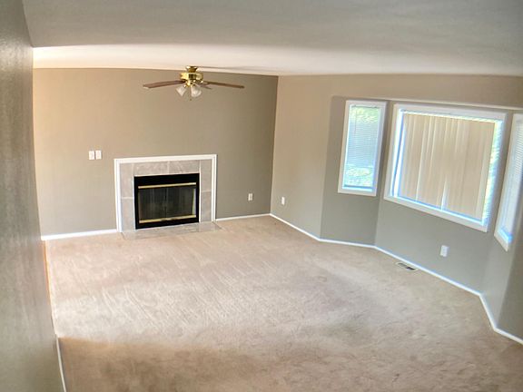 5th image of 2739 Highline Pl NE