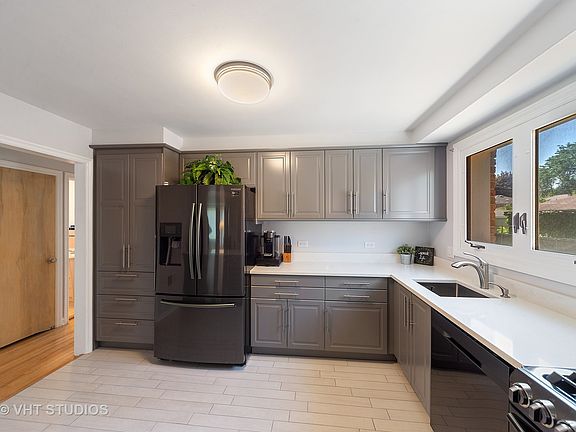 5th image of 1767 Spruce Ave