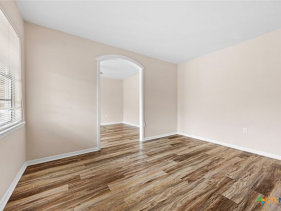 4th image of 103 South Dr