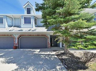184 W Valley Ridge Hts NW, Calgary, AB T3B5T3