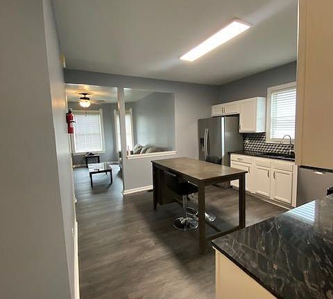 4th image of 206 Columbus Ave #1