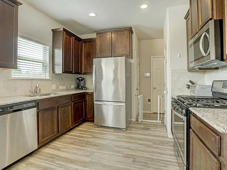 5687 Heron Dr — Photo 7