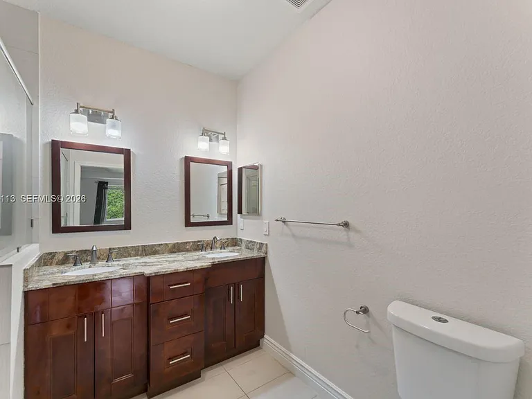 1110 NE 1st Ave #1110 — Photo 14