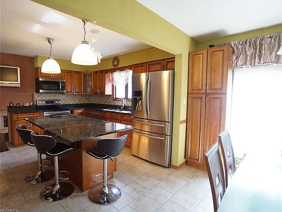 4th image of 1201 Sheridan Dr