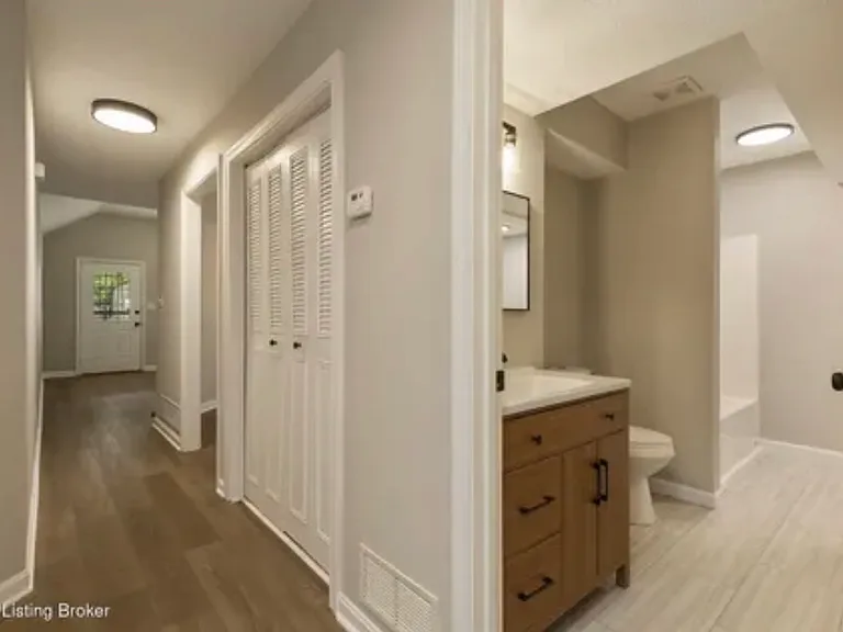2810 S 5th St — Photo 5