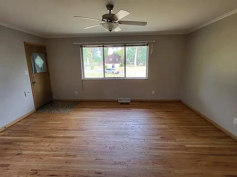 4365 Glenmawr Ave — Photo 7
