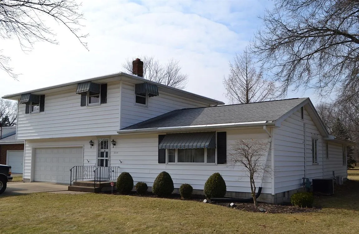 2235 Remington Ave photo 1
