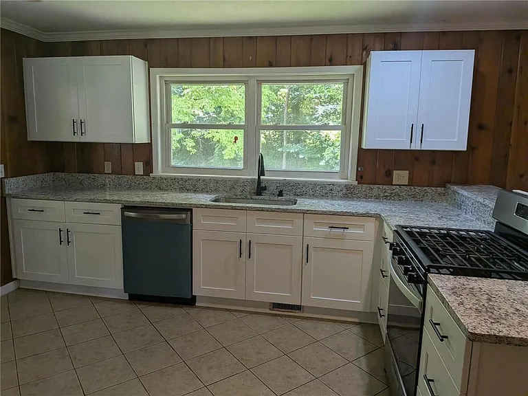1395 Siesta Ln — Photo 23