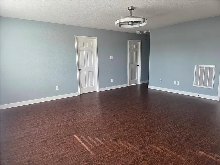 9526 Heflin Colony Dr — Photo 22