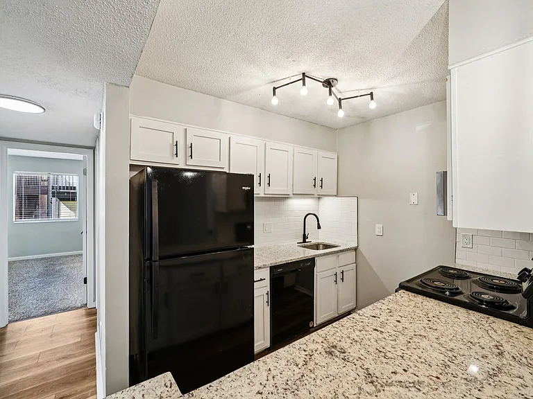 The Onyx Hoover Apartments — Photo 23