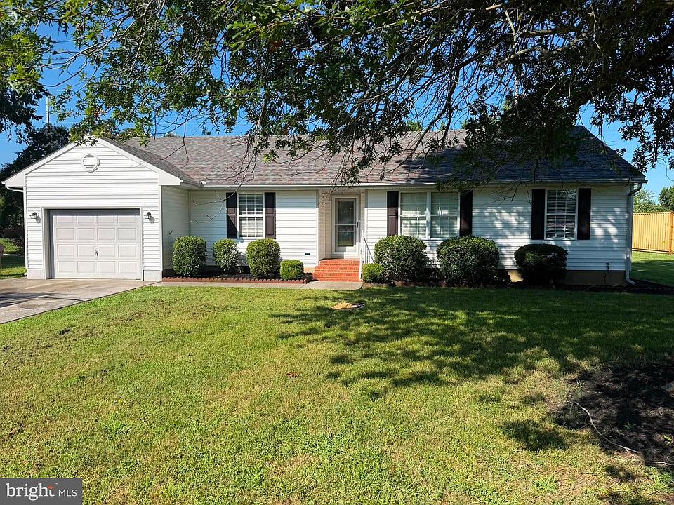 1st image of 206 Everglade Dr