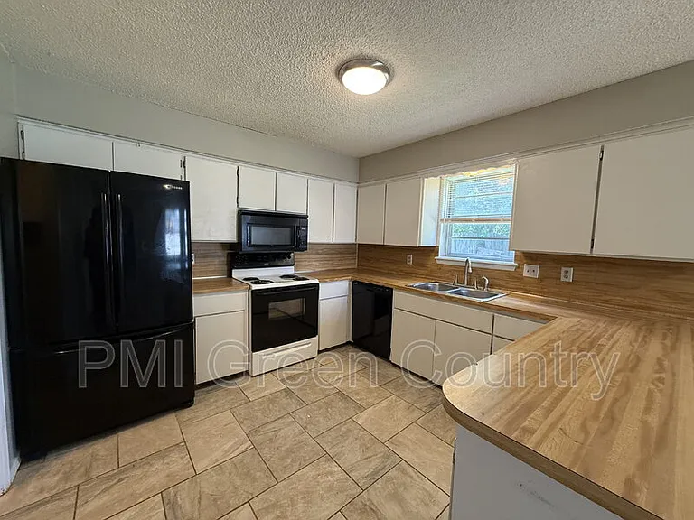900 W Norman St — Photo 7