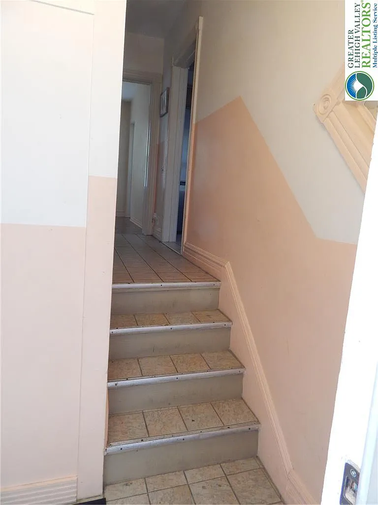 2 bed, 1.0 bath, 1744 sqft, $1,800 — Photo 4